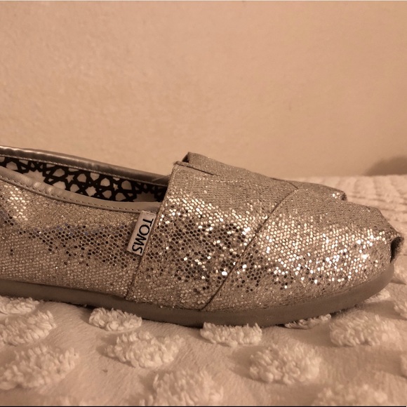 LIKE NEW TOMS | Silver Glitter TOMS Slip-on Shoes - Picture 1 of 6